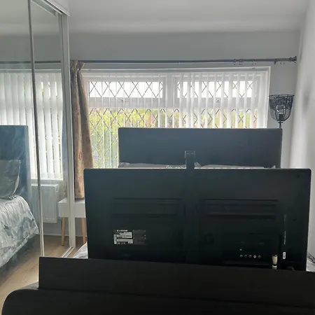 Double Room In Great Barr Near M5 - M6 - Parking - Tv Bed-Garden Birmingham Exterior photo