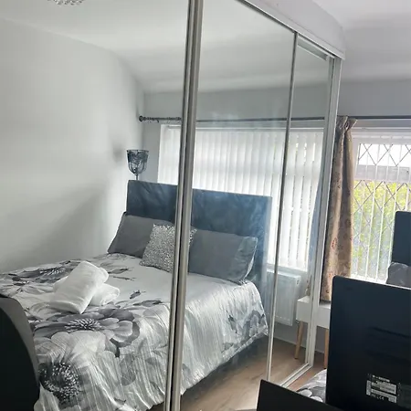 Double Room In Great Barr Near M5 - M6 - Parking - Tv Bed-Garden Birmingham Exterior photo