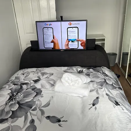 Double Room In Great Barr Near M5 - M6 - Parking - Tv Bed-Garden Birmingham Exterior photo