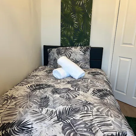 Double Room In Great Barr Near M5 - M6 - Parking - Tv Bed-Garden Birmingham Exterior photo