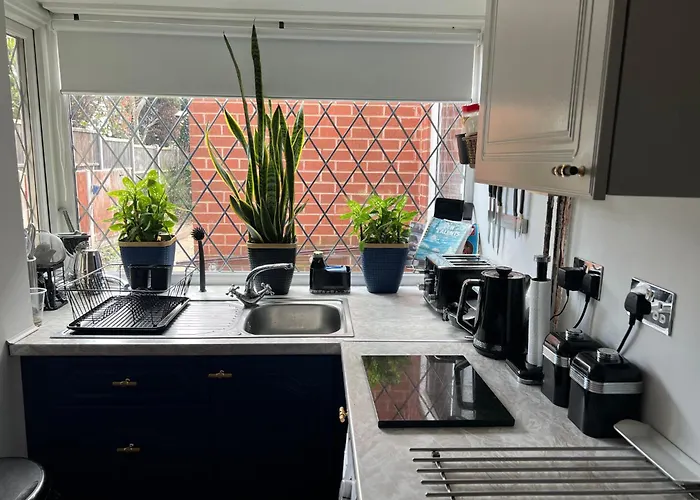 Double Room In Great Barr Near M5 - M6 - Parking - Tv Bed-Garden