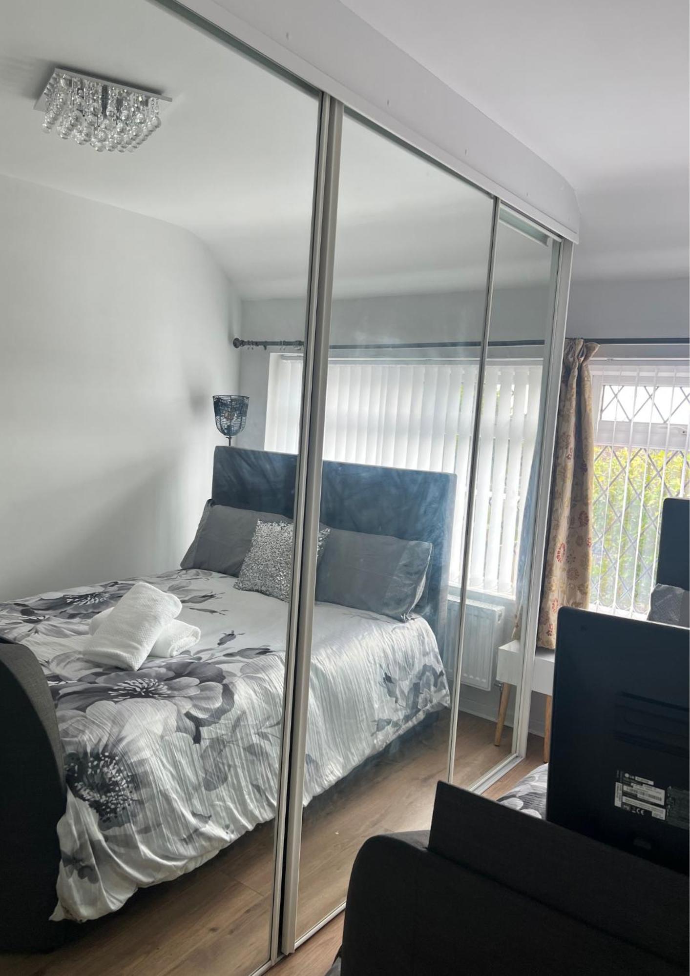 Double In Great Barr Near M5 - M6 - Parking - Tv Bed-garden Homestay