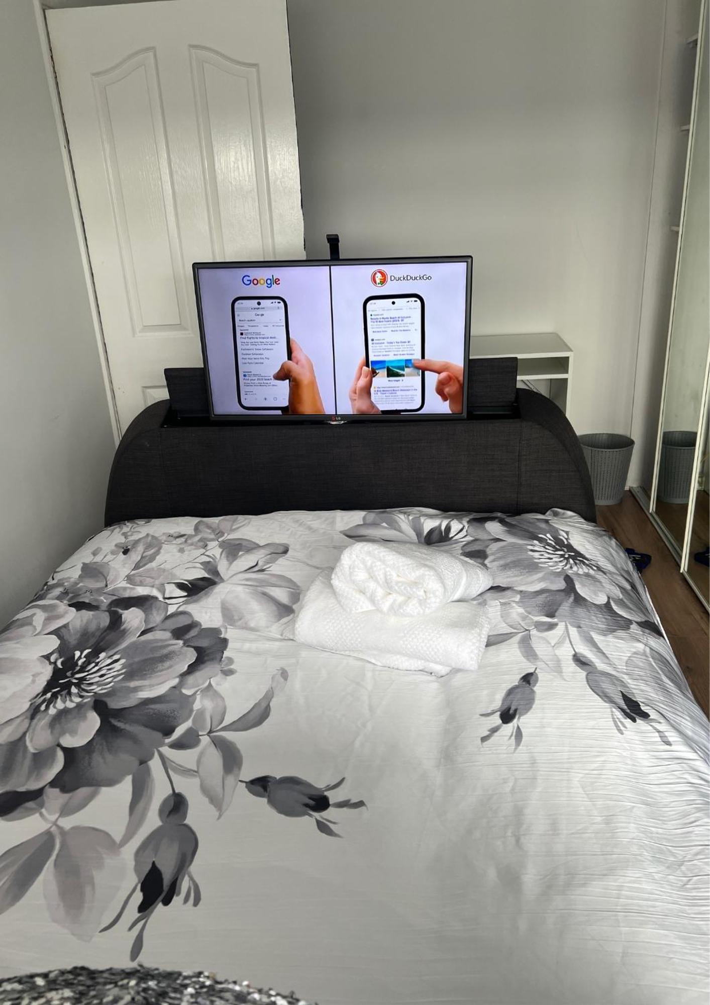 Homestay Double In Great Barr Near M5 - M6 - Parking - Tv Bed-garden *